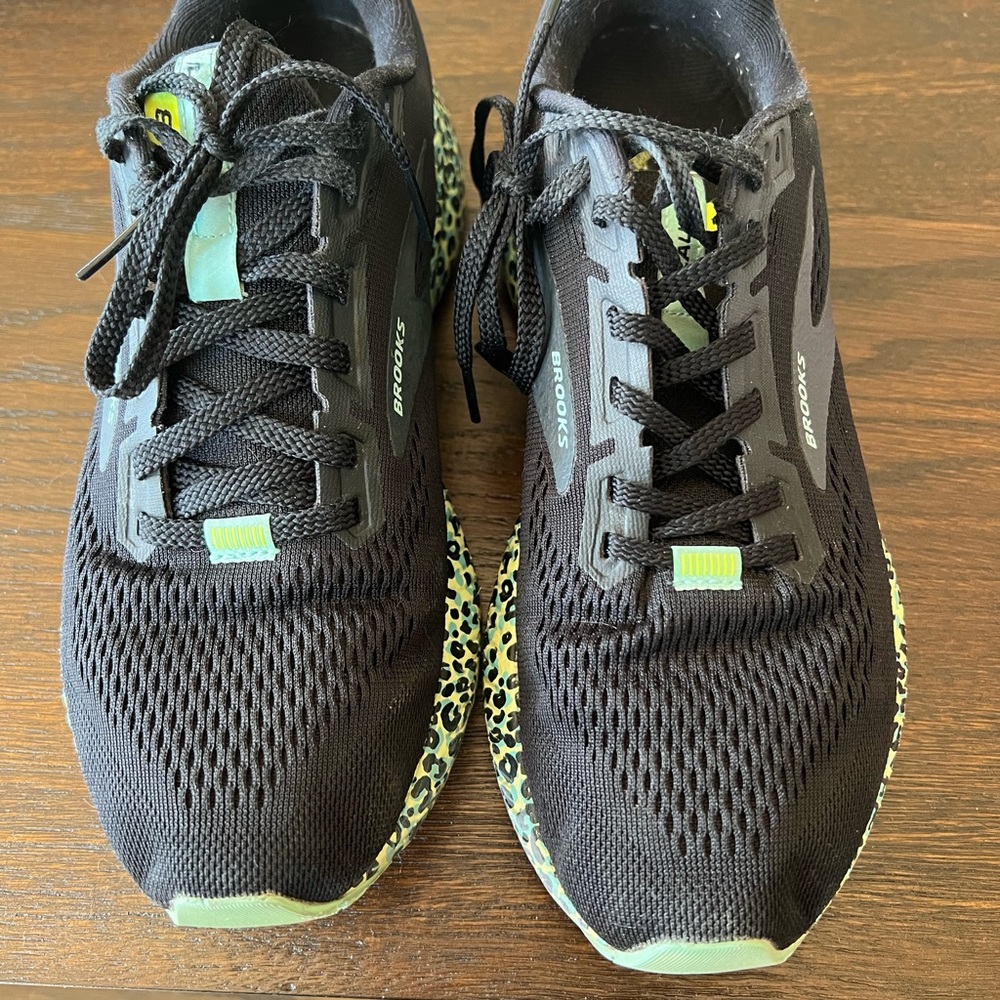 Running shoes tennis! Brooks